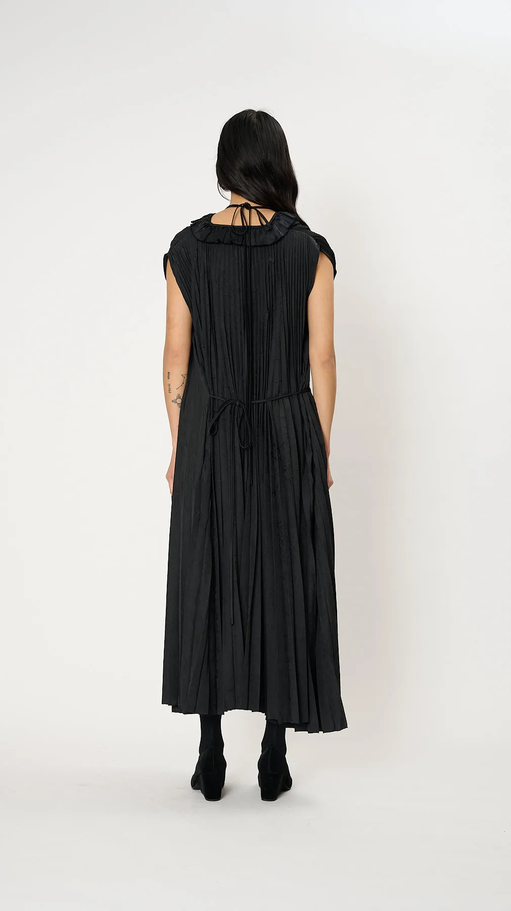 Asymmetric Texture Maxi Dress in Black
