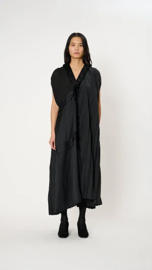 Asymmetric Texture Maxi Dress in Black