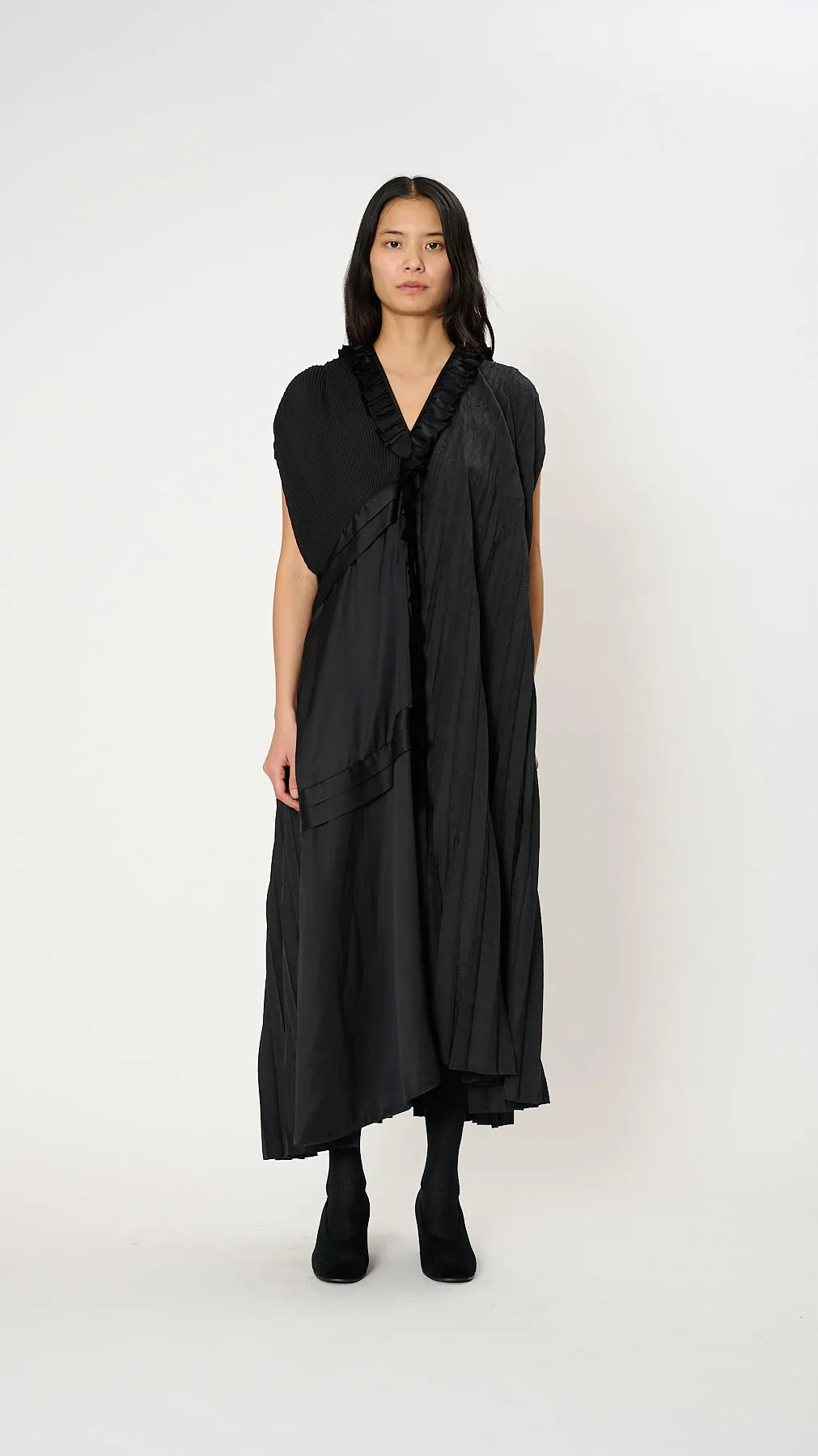Asymmetric Texture Maxi Dress in Black