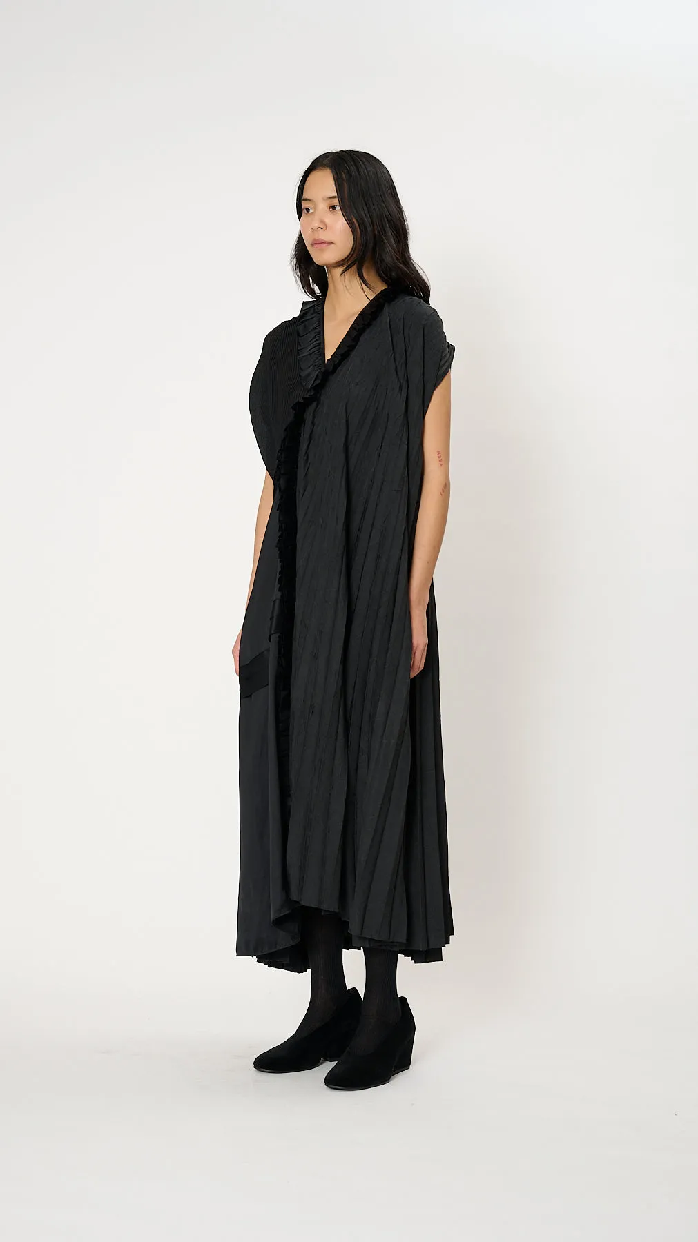 Asymmetric Texture Maxi Dress in Black