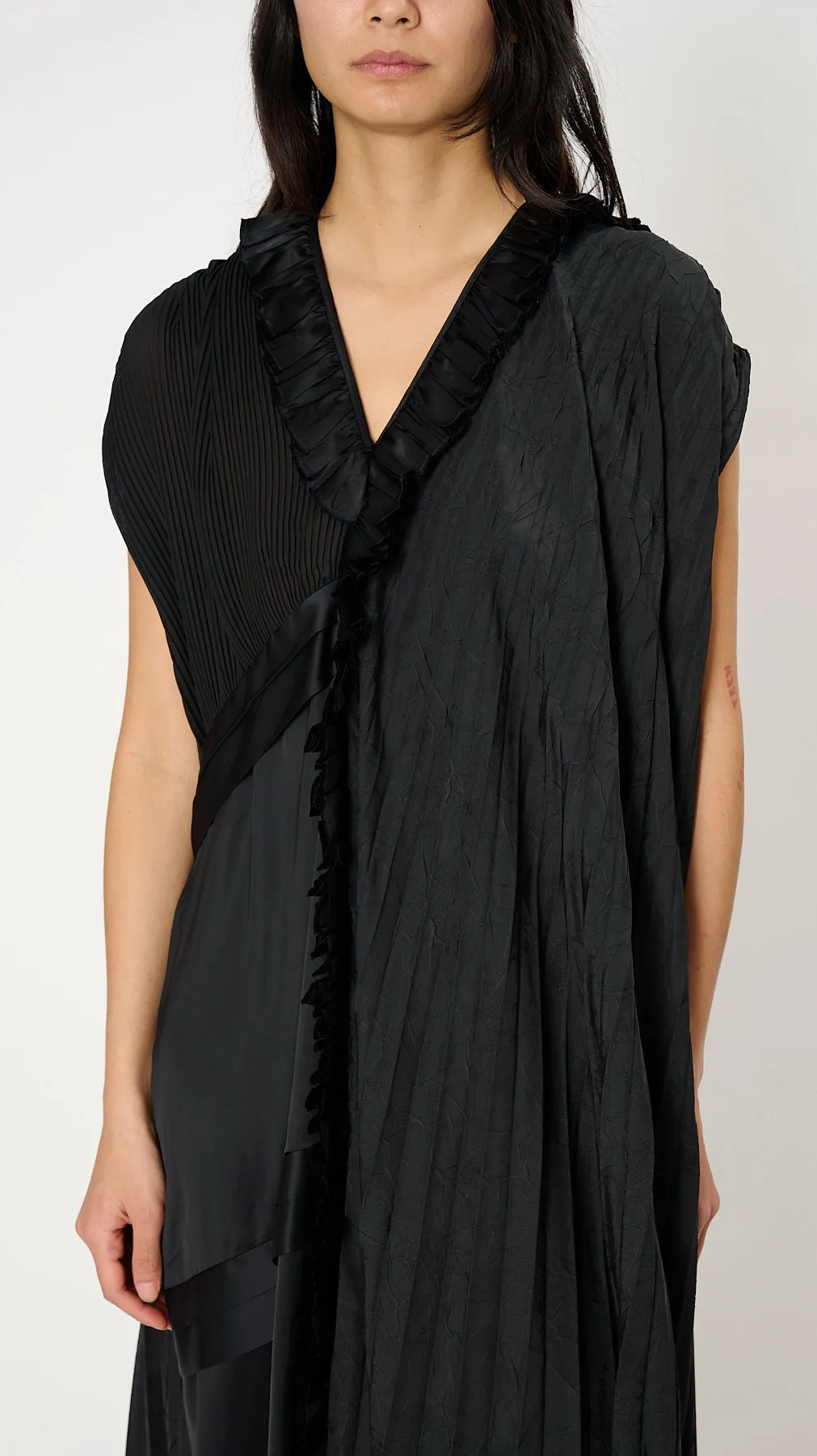 Asymmetric Texture Maxi Dress in Black