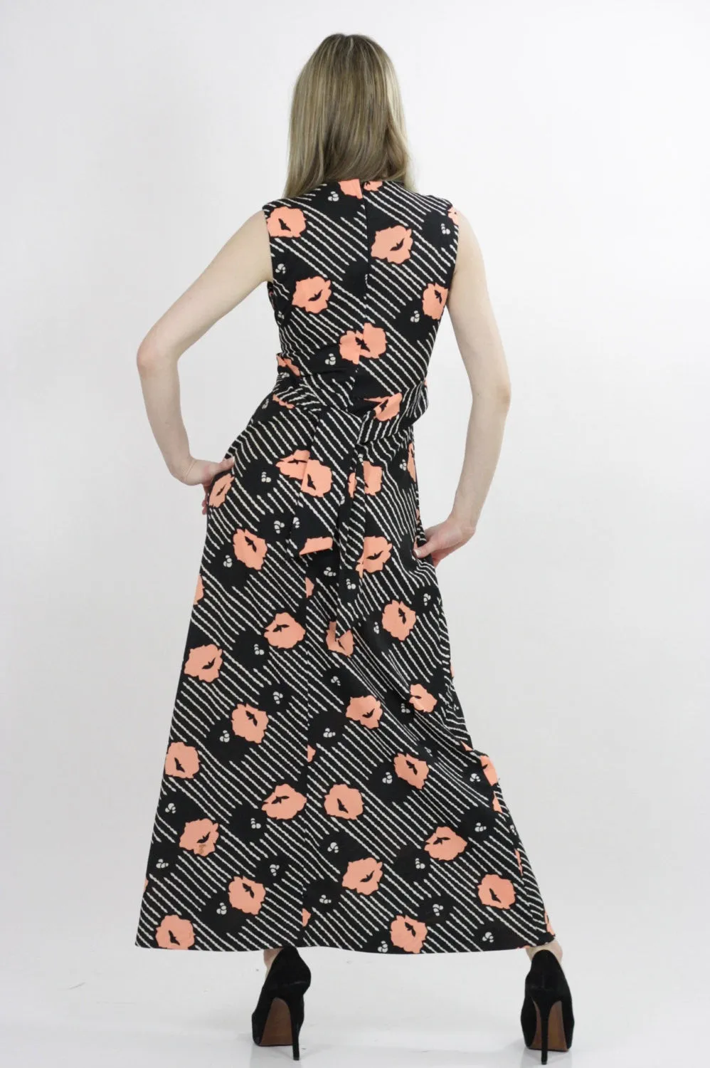 Authentic vintage 70s Boho Maxi dress poppy floral print deep V neck sundress