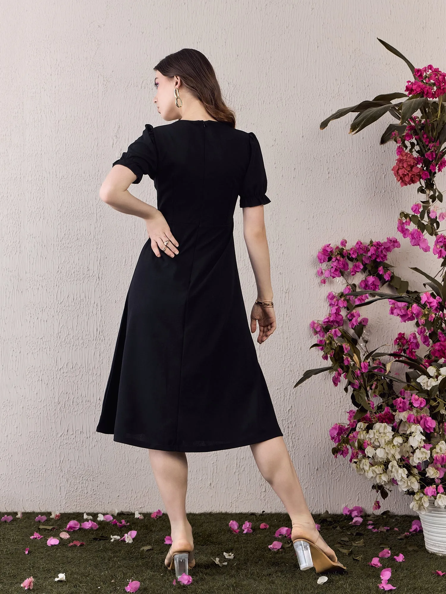 Berrylush Women Solid Black Sweetheart Neck Puff Sleeves Front-Slit Straight Hem Pleated Midi Dress