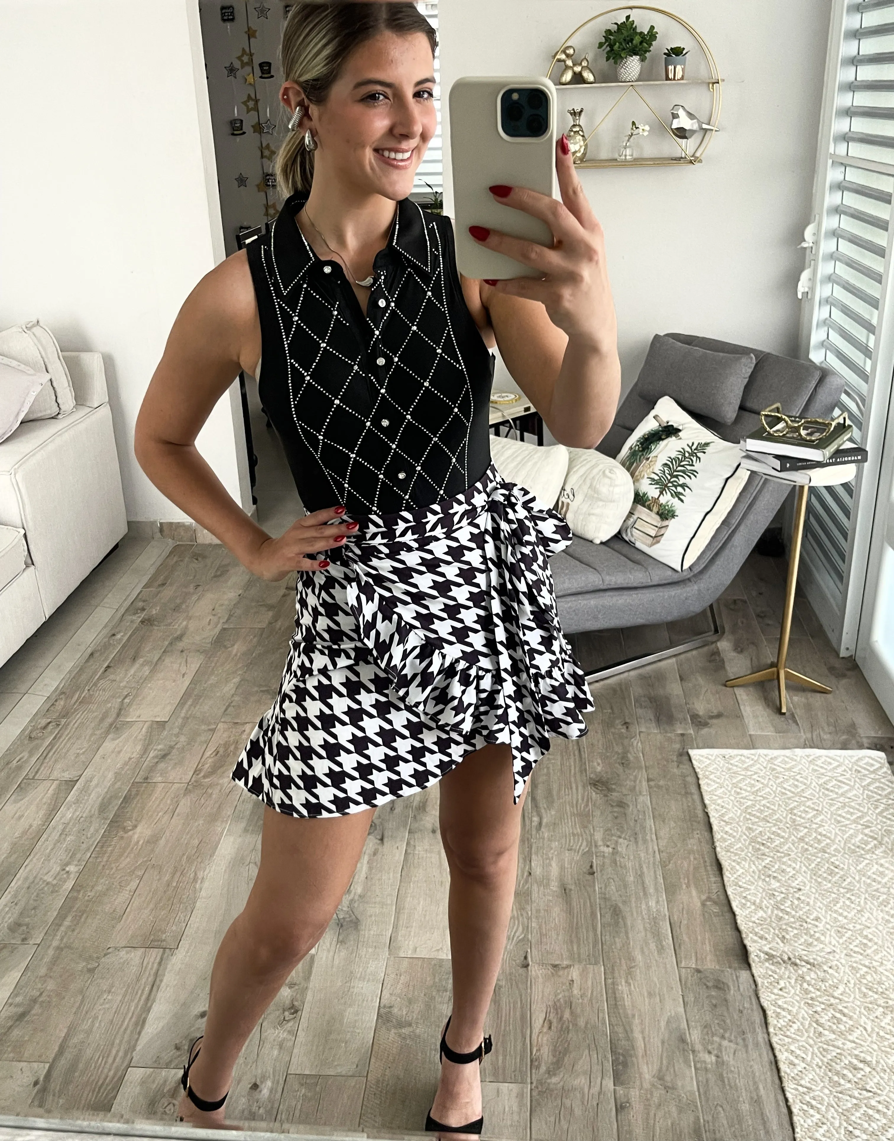 HOUNDSTOOTH SHORT WRAP AROUND SKIRT